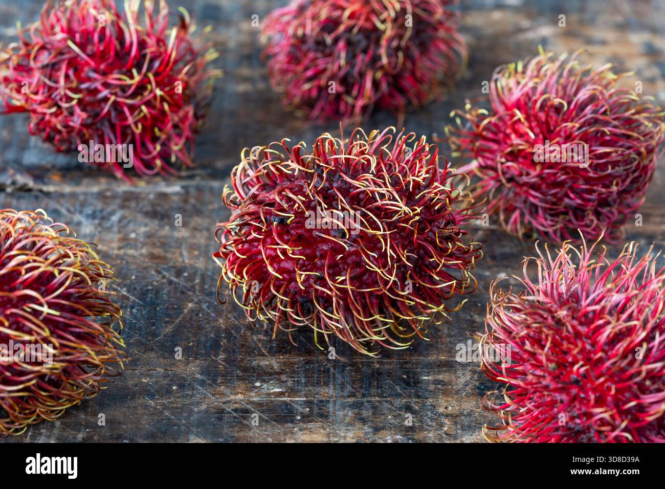 Rambutan-Obst. Rambutan (Nephelium lappaceum) ist eine Frucht aus Südostasien. Stockfoto