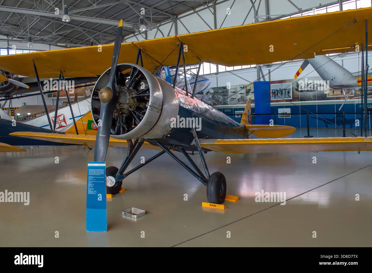 Avión de entrenamiento Avro 631 Cadet en el Museu do AR de Sintra Stockfoto