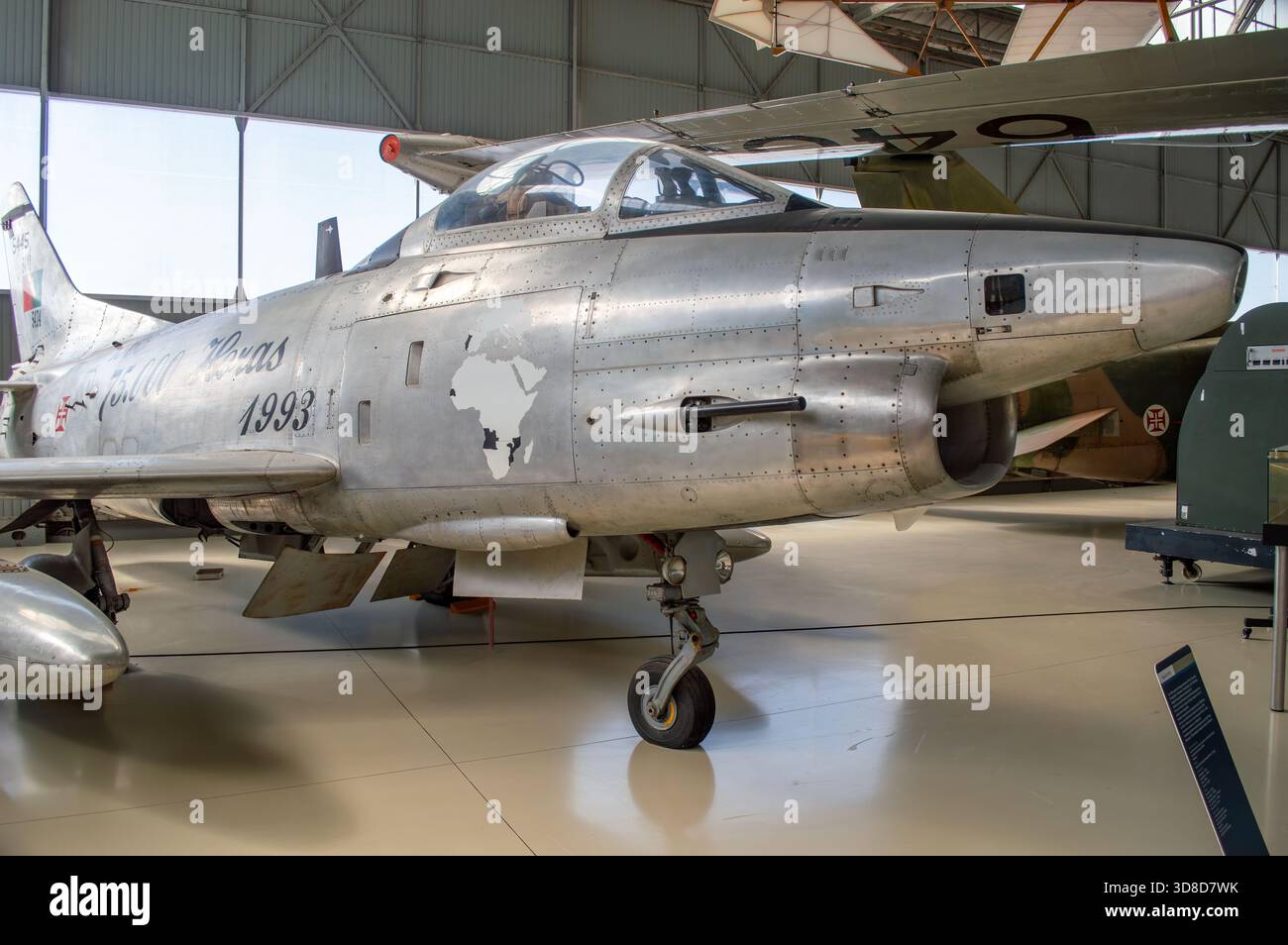 Avión de Combat Fiat G-91R3 de la Fuerza Aérea Portuguesa expuesto en el Museo do AR de Sintra con Código 5445 Stockfoto