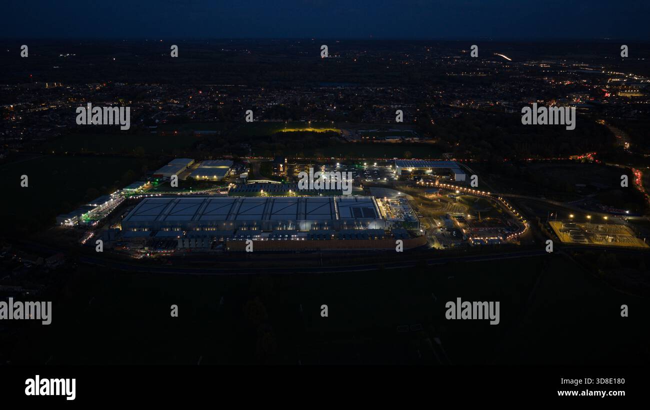 Waltham Cross AI Datacenter Night Aerial View. Stockfoto