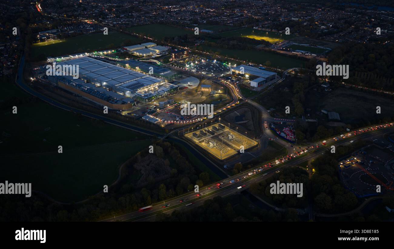 Waltham Cross AI Datacenter Night Aerial View. Stockfoto