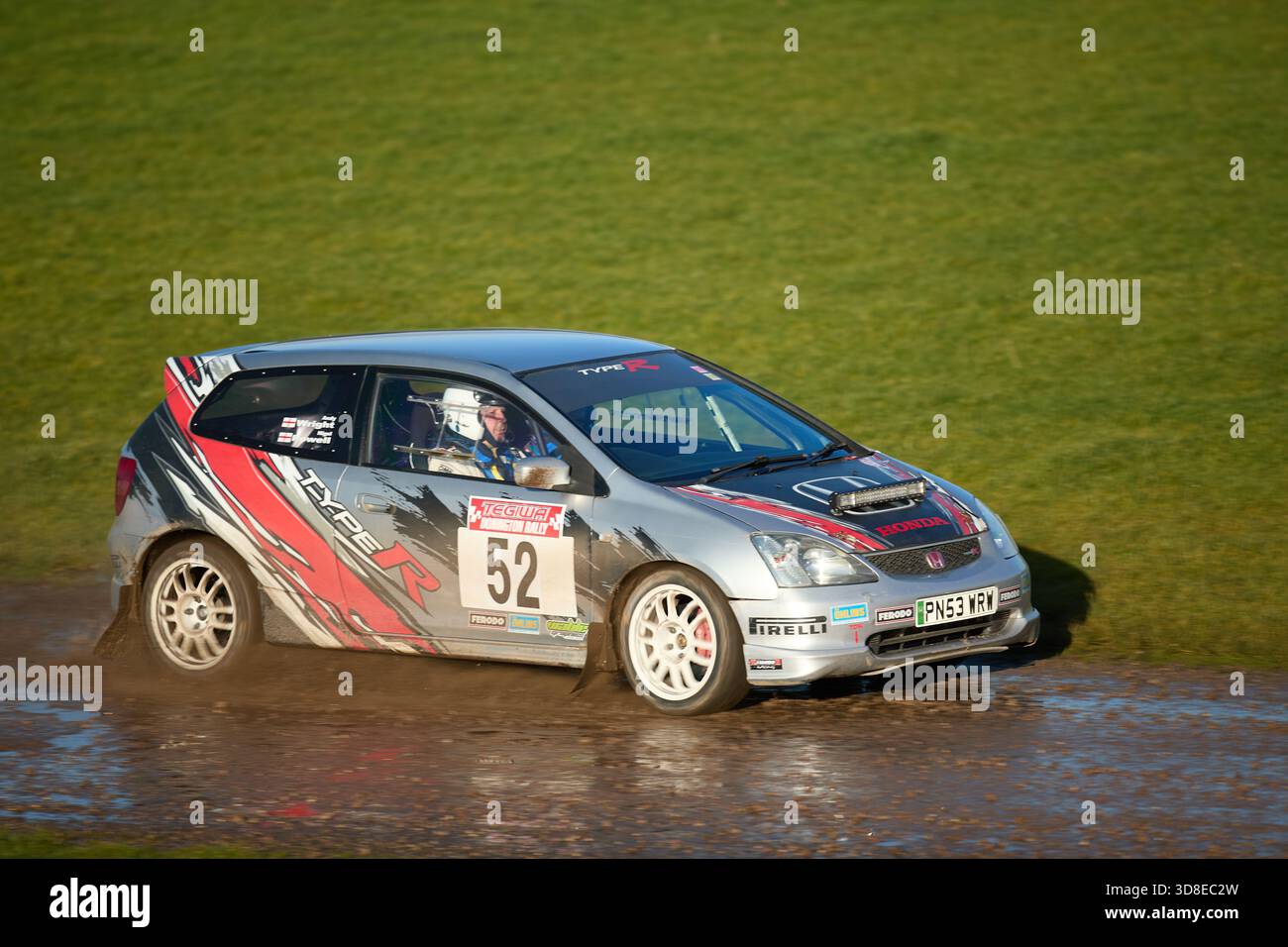 Donington Park, England, 30. November 2025, No52, Andy Wright von Dukeries MC und Nigel Powell von Dukeries MC Rennen in einem Honda Civic Ep3 bei der Tegiwa Donington Rally 2025 im Donington Park am 30. November 2025. Quelle: Craig Allan-McWilliams/Alamy Live News Stockfoto