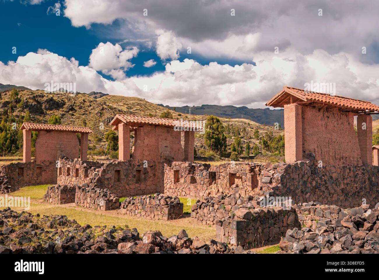 Raqchi, Peru: Adobe-Träume und heilige Geometrie im Herzen von Raqchi (2. Mai 2009) Stockfoto