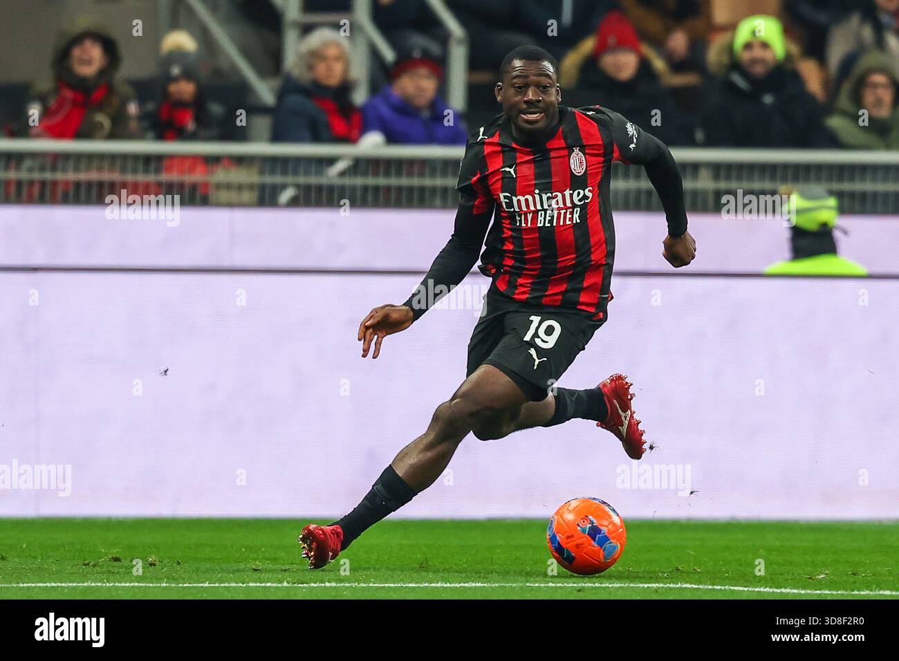 Mailand, Italien. November 2025. Youssouf Fofana vom AC Milan wurde 2025/26 während des Fußballspiels der Serie A zwischen AC Milan und SS Lazio im San Siro Stadion in Mailand gesehen Stockfoto