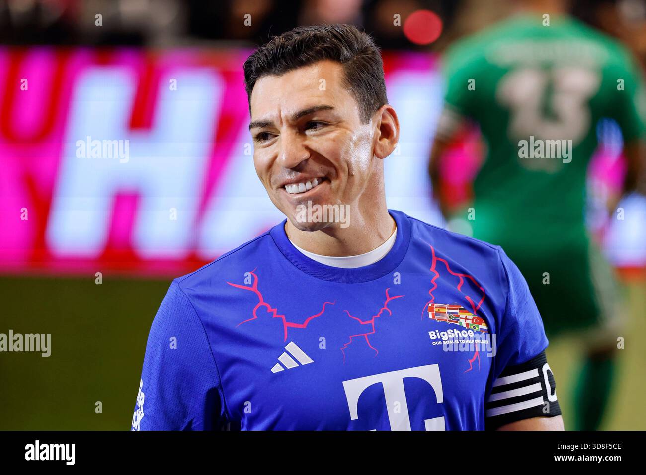 Fußballspieler Lucio (Team BigShoe) bei Telekom Starkick 2025 im Telekom Dome. Zahlreiche Fußballlegenden, Berühmtheiten, Influencer und Stars traten für einen guten Zweck auf dem kleinen Feld. Bonn, 30. November 2025 Stockfoto