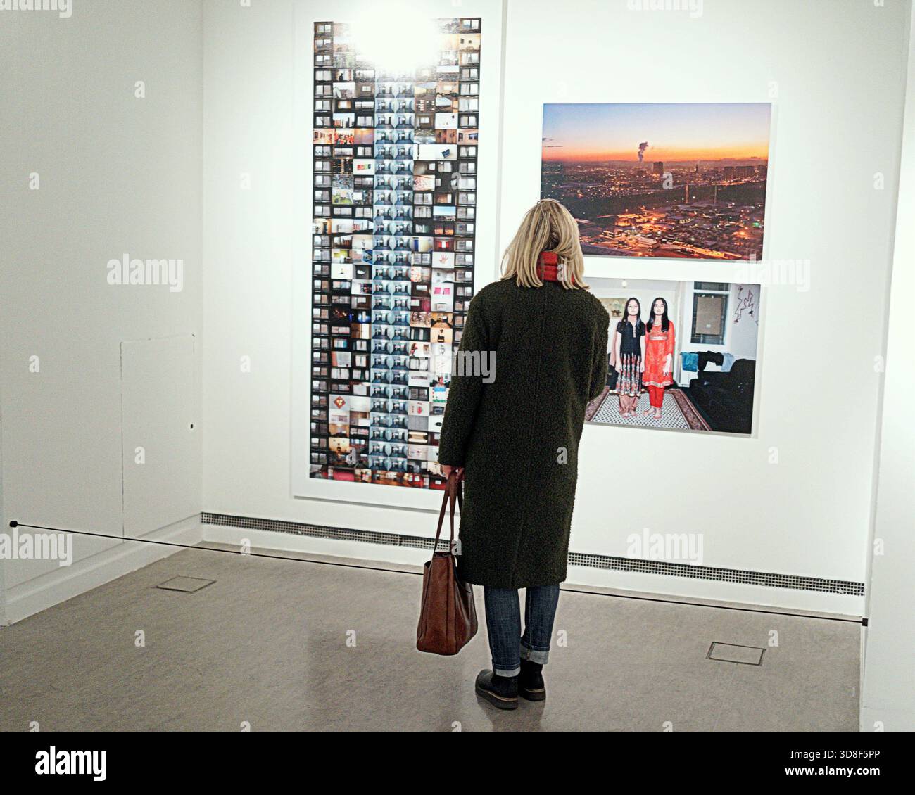 Glasgow, Schottland, Großbritannien. 30. November 2025. Die Ausstellung „still Glasgow“ wird in der GOMA, der Galerie für moderne Kunst, eröffnet. Eine umfangreiche neue Fotoausstellung, die die schottischen Medien wegen ihrer klassischen Inhalte aus Vergangenheit und Gegenwart in Schwung bringt. Teil der Feierlichkeiten zum 850-jährigen Geburtstag der Stadt, die sie zum Abschluss bringen. Teil eines öffentlichen Programms zum 30. Geburtstag von Goma. Credit Gerard Ferry /Alamy Live News Stockfoto