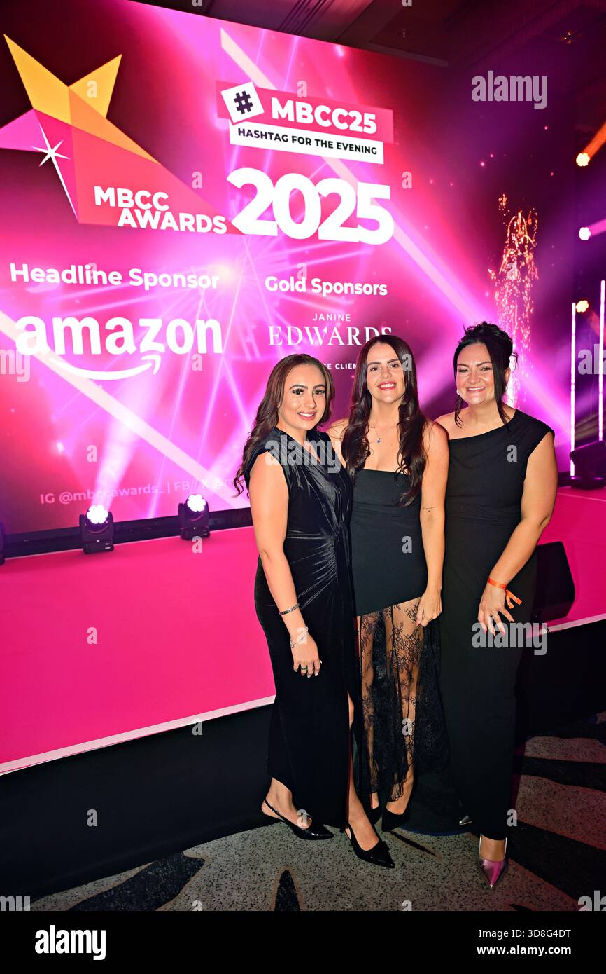 Birmingham, Großbritannien. November 2025. Hey Endo, Hull und East Riding of Yorkshire Endometriose Unterstützung bei den Awards of the Multikultural Business & Community Champion Awards 2025 (MBCC Awards) im Hilton Birmingham Metropole, Birmingham, Großbritannien. (Foto von 李世惠/siehe Li/Picture Capital) Credit: Siehe Li/Picture Capital/Alamy Live News Stockfoto