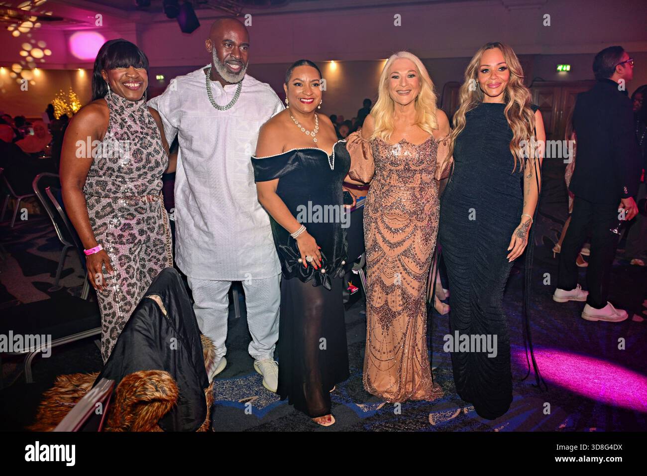 Birmingham, Großbritannien. November 2025. Fredi Nwaka, Vanessa Feltz, Shola Ama bei den Awards of the Multikultural Business & Community Champion Awards 2025 (MBCC Awards) im Hilton Birmingham Metropole, Birmingham, Großbritannien. (Foto von 李世惠/siehe Li/Picture Capital) Credit: Siehe Li/Picture Capital/Alamy Live News Stockfoto