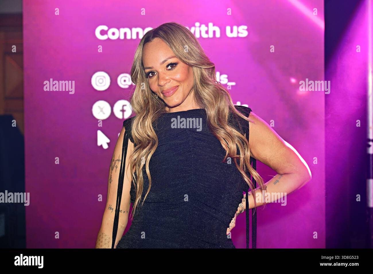 Birmingham, Großbritannien. November 2025. Shola Ama bei den Awards of the Multikultural Business & Community Champion Awards 2025 (MBCC Awards) im Hilton Birmingham Metropole, Birmingham, Großbritannien. (Foto von 李世惠/siehe Li/Picture Capital) Credit: Siehe Li/Picture Capital/Alamy Live News Stockfoto