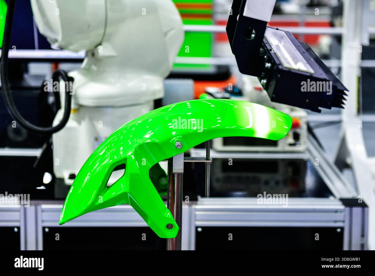 Automatisierung mit Hochgeschwindigkeits-Scaninspektion für große Produkte und gekrümmte Oberflächen von Automobilteilen Stockfoto