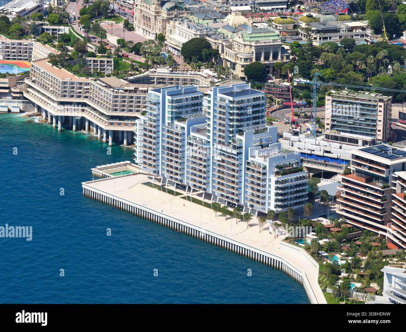 LUFTAUFNAHME. Le Renzo Apartments im gehobenen Viertel Le Portier (auch bekannt als Mareterra). Es ist der neueste Bezirk, der auf zurückgewonnenem Land in Monaco gebaut wurde. Stockfoto