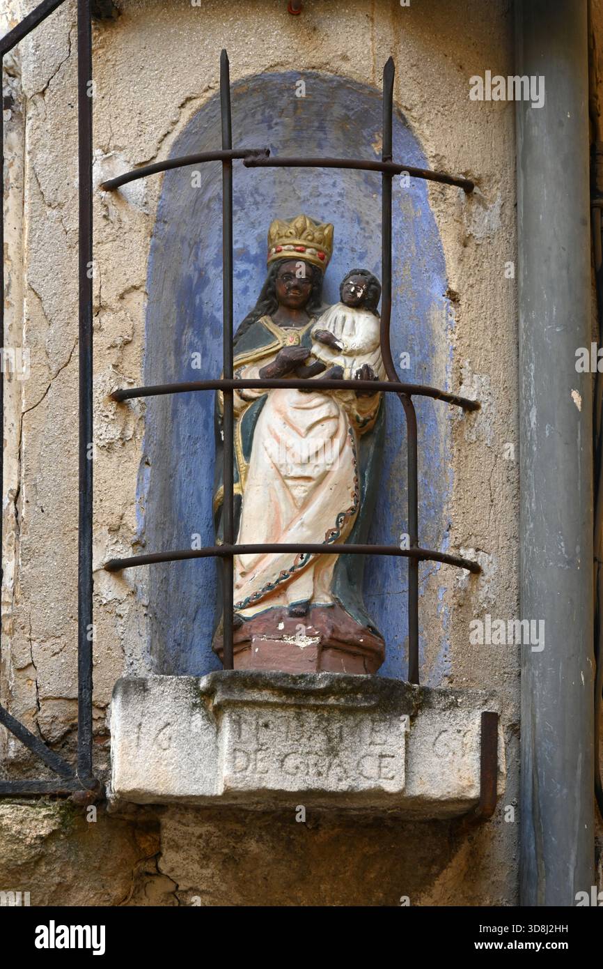 Christliche religiöse Statue oder Oratorium oder Oratorium der Schwarzen Madonna und Kind oder Baby Jesus Aix-en-Provence Frankreich Stockfoto