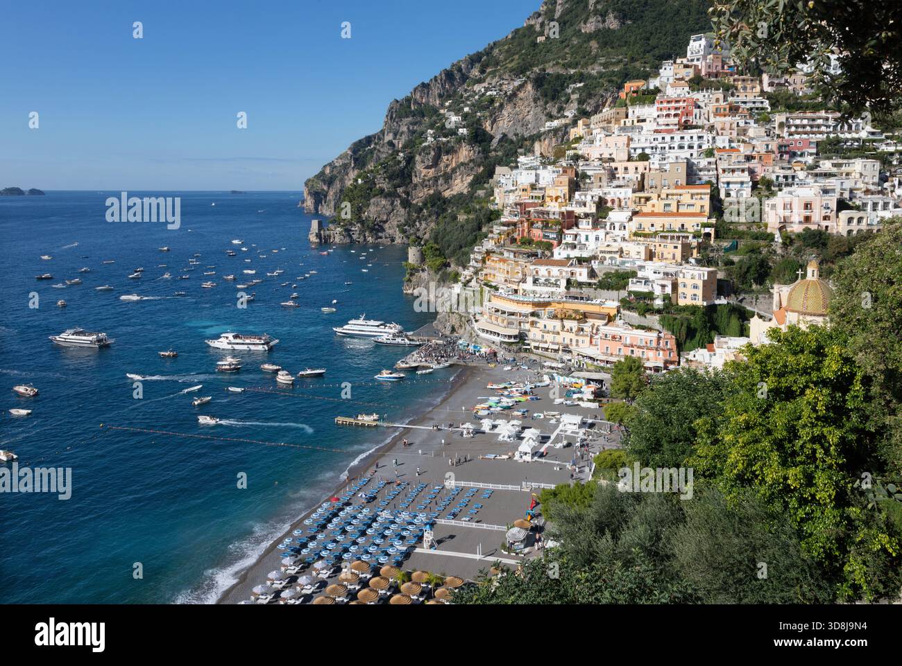 Positano - Amalfiküste - die Stadt mit der Küste und dem Strand Stockfoto