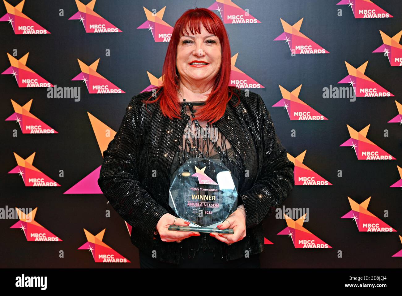 Birmingham, Großbritannien. November 2025. Angela Nelson Gewinnerin der sehr empfehlenswerten Auszeichnung der multikulturellen Business & Community Champion Awards 2025 (MBCC Awards) im Hilton Birmingham Metropole, Birmingham, Großbritannien. (Foto von 李世惠/siehe Li/Picture Capital) Credit: Siehe Li/Picture Capital/Alamy Live News Stockfoto