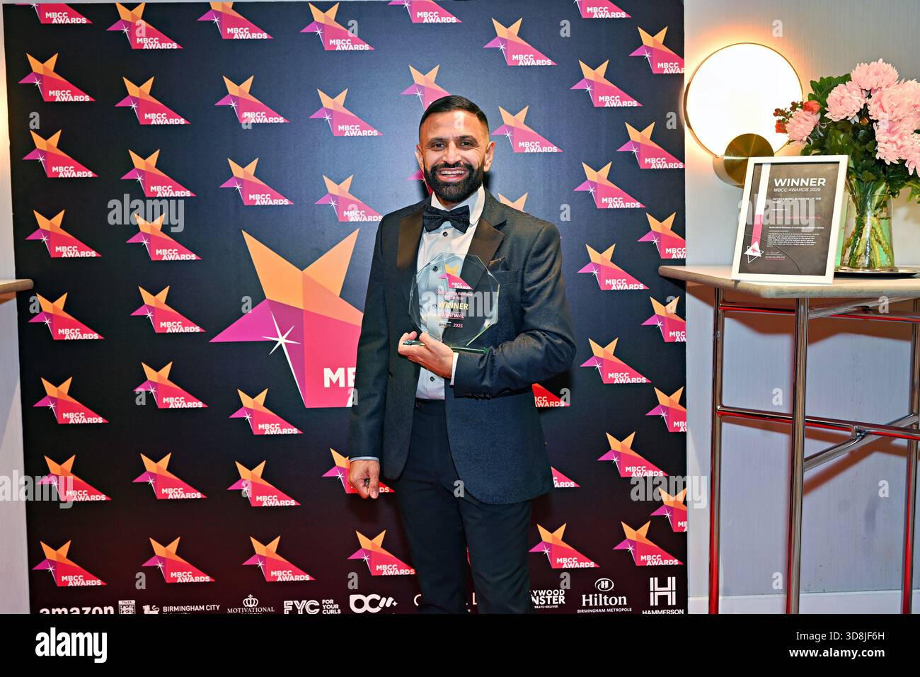 Birmingham, Großbritannien. November 2025. Jin Atwal Gewinner des Outstanding Business of the Year bei den Awards of the Multikultural Business & Community Champion Awards 2025 (MBCC Awards) im Hilton Birmingham Metropole, Birmingham, Großbritannien. (Foto von 李世惠/siehe Li/Picture Capital) Credit: Siehe Li/Picture Capital/Alamy Live News Stockfoto