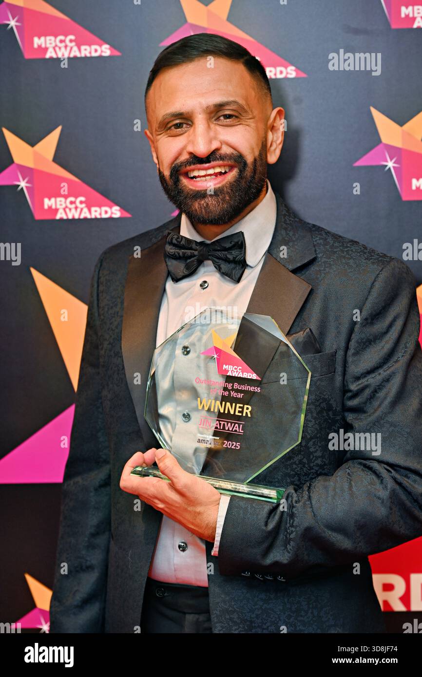 Birmingham, Großbritannien. November 2025. Jin Atwal Gewinner des Outstanding Business of the Year bei den Awards of the Multikultural Business & Community Champion Awards 2025 (MBCC Awards) im Hilton Birmingham Metropole, Birmingham, Großbritannien. (Foto von 李世惠/siehe Li/Picture Capital) Credit: Siehe Li/Picture Capital/Alamy Live News Stockfoto