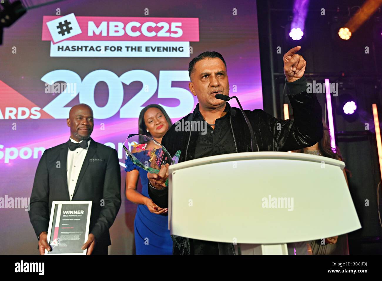 Birmingham, Großbritannien. November 2025. Apache Indian Gewinner Honorary Music Champion bei den Awards of the Multikultural Business & Community Champion Awards 2025 (MBCC Awards) im Hilton Birmingham Metropole, Birmingham, Großbritannien. (Foto von 李世惠/siehe Li/Picture Capital) Credit: Siehe Li/Picture Capital/Alamy Live News Stockfoto