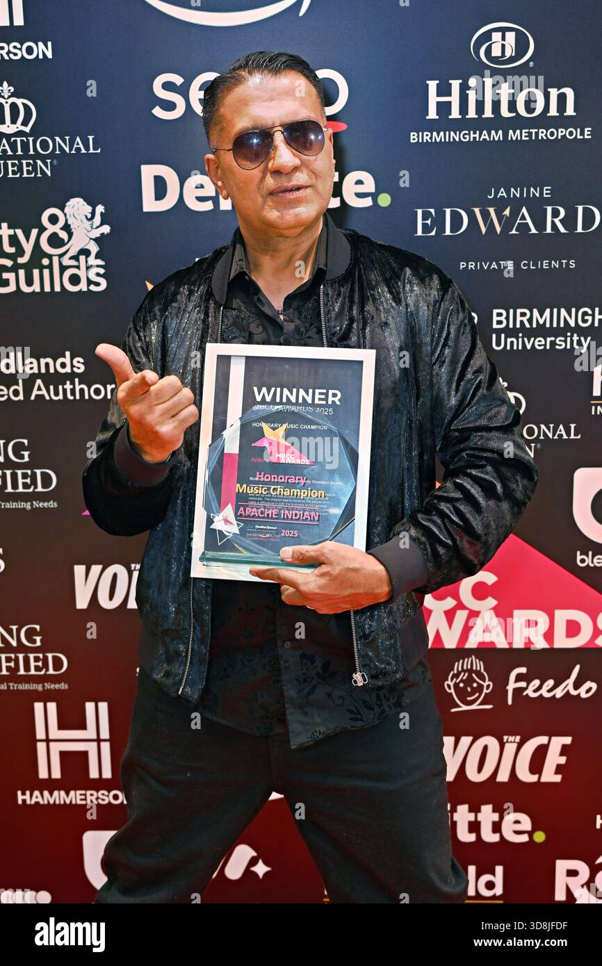 Birmingham, Großbritannien. November 2025. Apache Indian Gewinner Honorary Music Champion bei den Awards of the Multikultural Business & Community Champion Awards 2025 (MBCC Awards) im Hilton Birmingham Metropole, Birmingham, Großbritannien. (Foto von 李世惠/siehe Li/Picture Capital) Credit: Siehe Li/Picture Capital/Alamy Live News Stockfoto