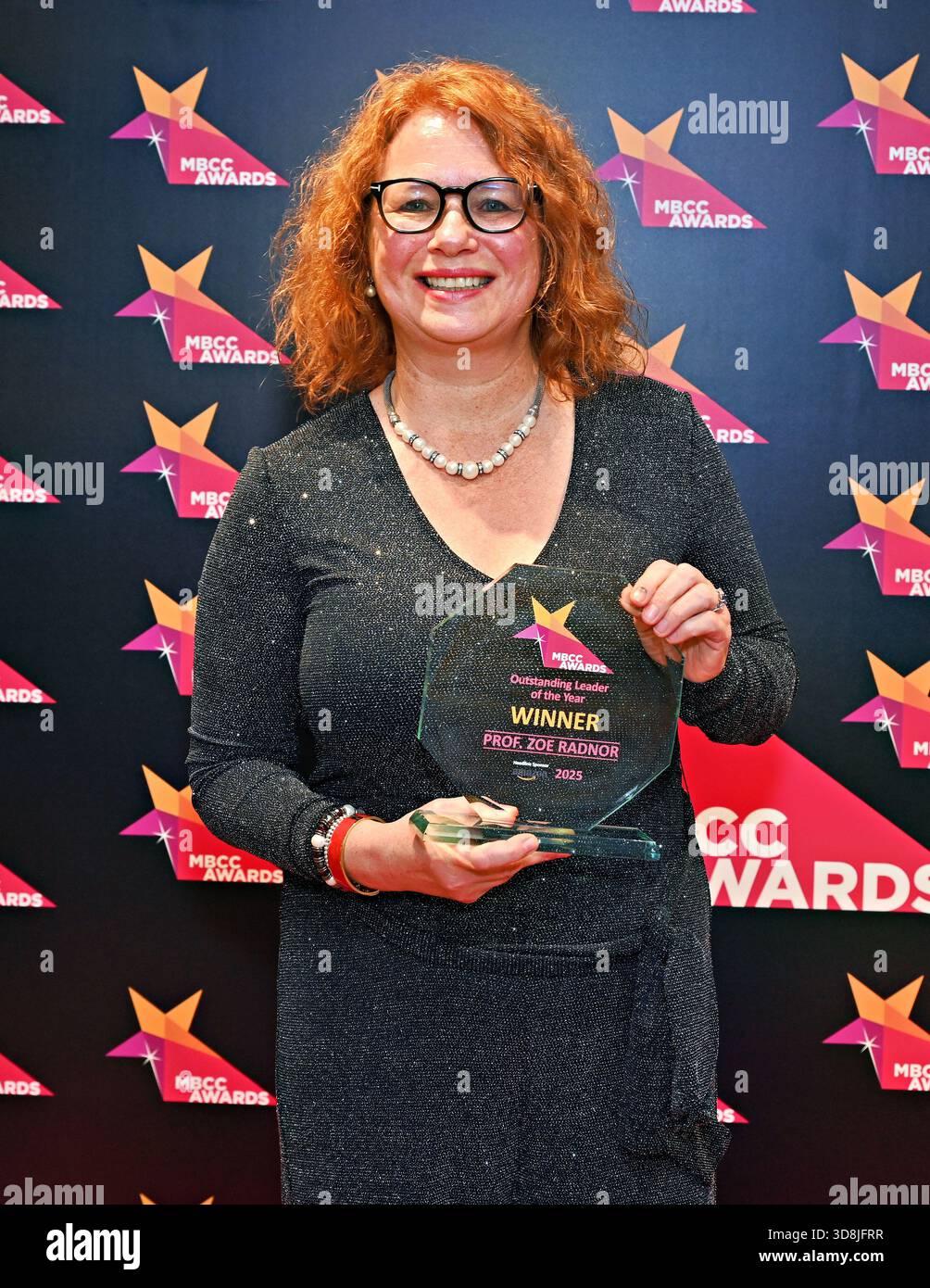 Birmingham, Großbritannien. November 2025. Professor Zoe J Radnor Gewinner des Outstanding Leader of the Year bei den Awards of the Multikultural Business & Community Champion Awards 2025 (MBCC Awards) im Hilton Birmingham Metropole, Birmingham, Großbritannien. (Foto von 李世惠/siehe Li/Picture Capital) Credit: Siehe Li/Picture Capital/Alamy Live News Stockfoto