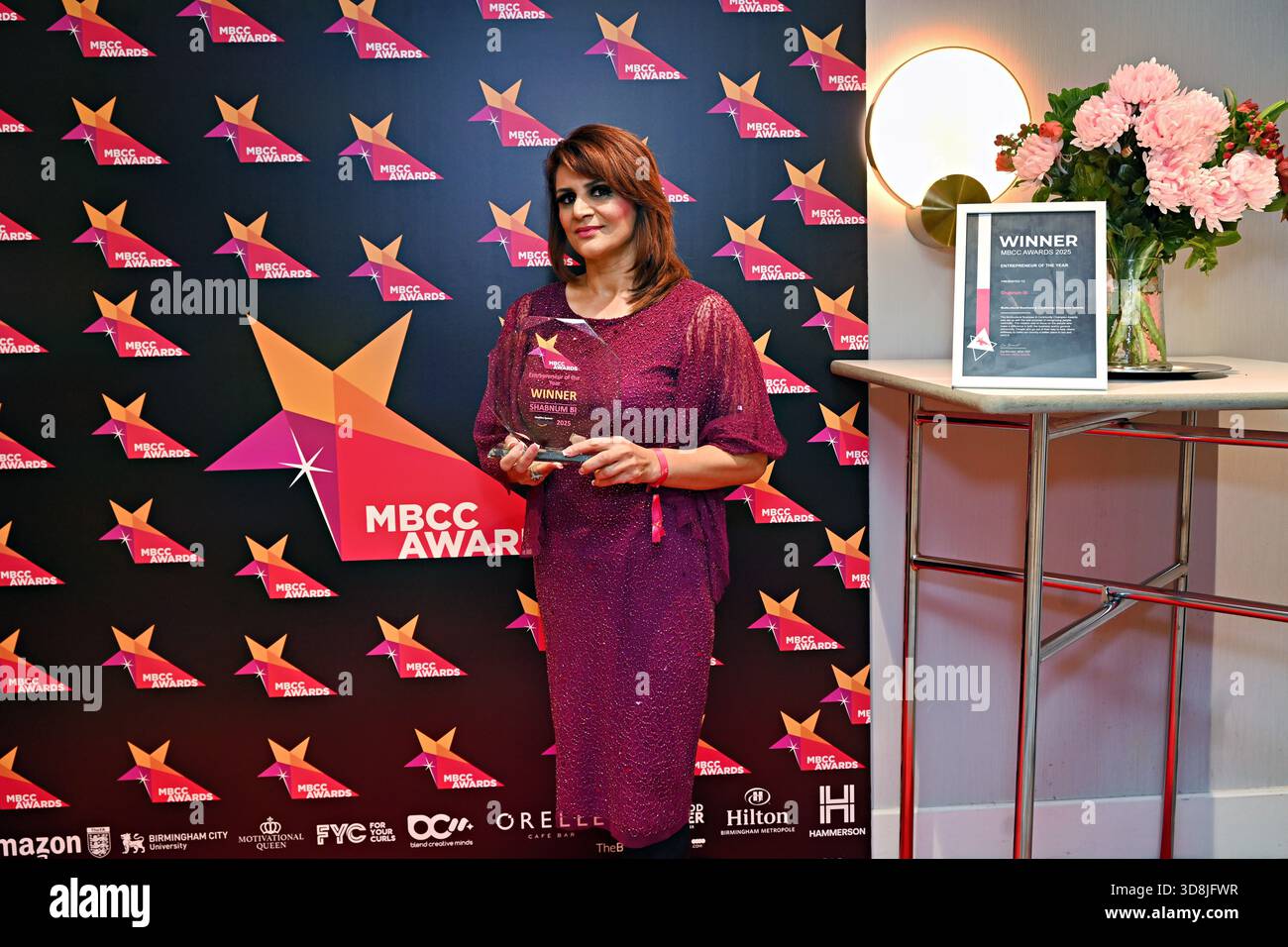 Birmingham, Großbritannien. November 2025. Shabnum BI Gewinner des Entrepreneur of the Year bei den Awards of the Multikultural Business & Community Champion Awards 2025 (MBCC Awards) im Hilton Birmingham Metropole, Birmingham, Großbritannien. (Foto von 李世惠/siehe Li/Picture Capital) Credit: Siehe Li/Picture Capital/Alamy Live News Stockfoto
