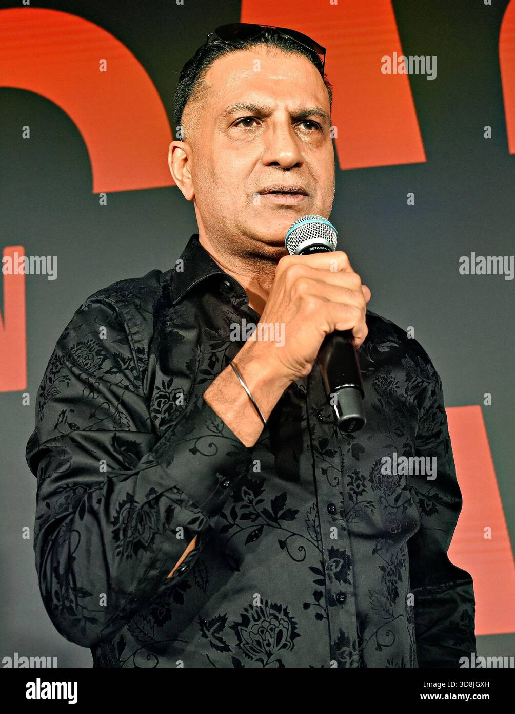 Birmingham, Großbritannien. November 2025. Apache Indian tritt bei den Awards of the Multikultural Business & Community Champion Awards 2025 (MBCC Awards) im Hilton Birmingham Metropole, Birmingham, Großbritannien auf. (Foto von 李世惠/siehe Li/Picture Capital) Credit: Siehe Li/Picture Capital/Alamy Live News Stockfoto