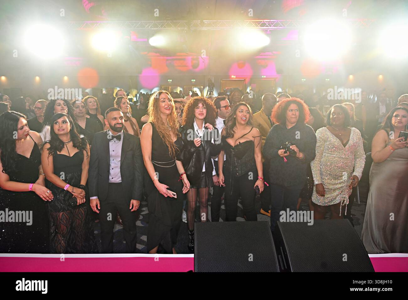 Birmingham, Großbritannien. November 2025. Apache Indian tritt bei den Awards of the Multikultural Business & Community Champion Awards 2025 (MBCC Awards) im Hilton Birmingham Metropole, Birmingham, Großbritannien auf. (Foto von 李世惠/siehe Li/Picture Capital) Credit: Siehe Li/Picture Capital/Alamy Live News Stockfoto