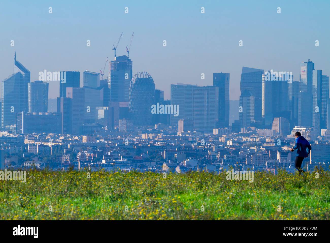 Frankreich, Ile-de-France, Val-d'Oise, Argenteuil, der Hügel von Orgemont. Panoramablick auf das Viertel La Defense Stockfoto