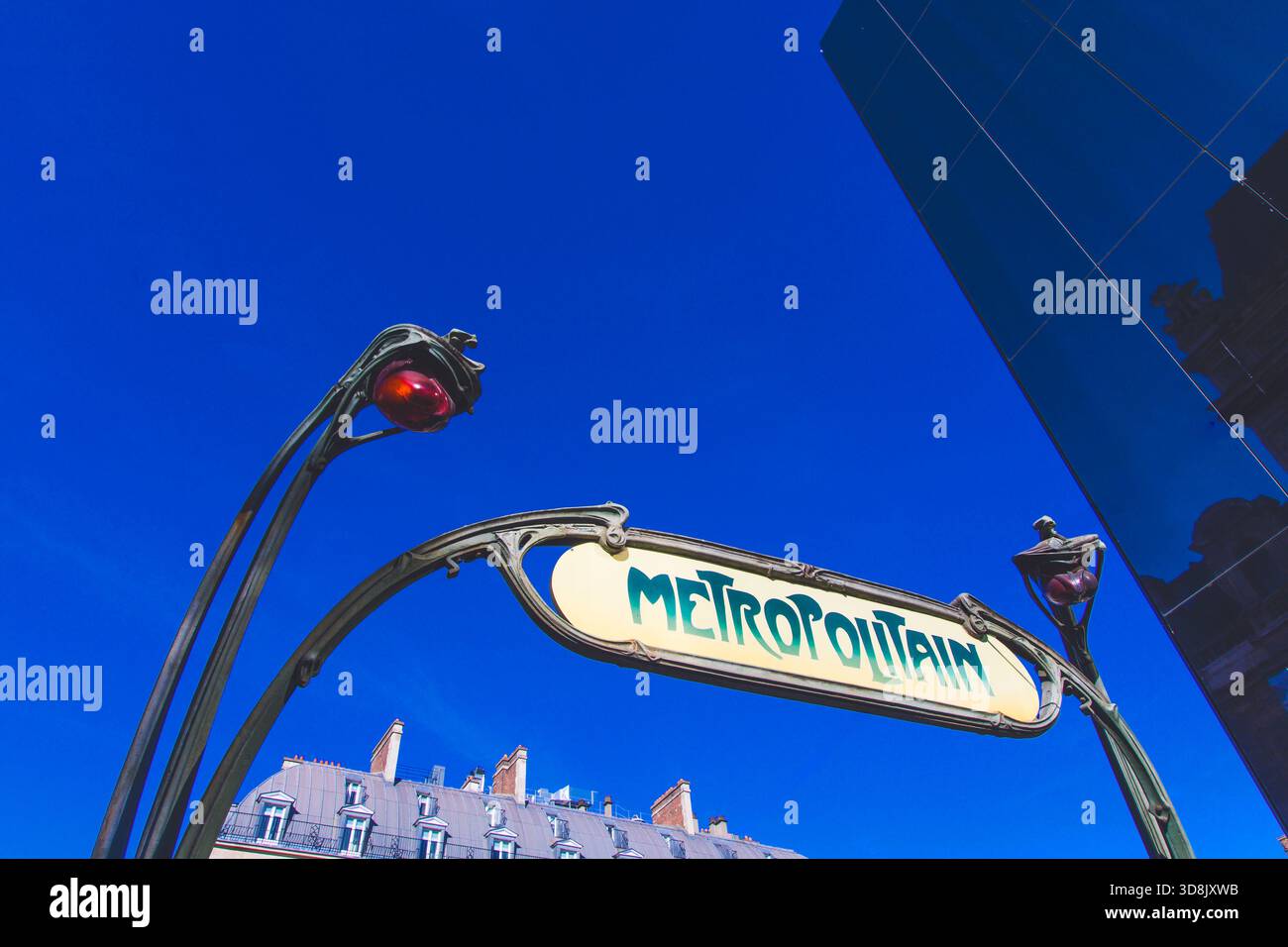 Frankreich, Ile-de-France, Paris, 1. Arrondissement. U-Bahn-Eingang Hector Guimard. Metro Palais-Royal, musée du Louvre Stockfoto