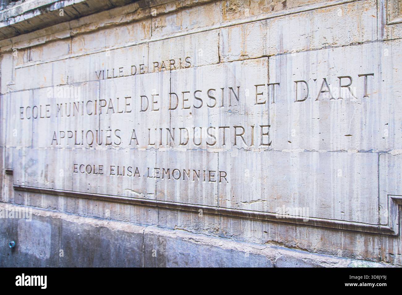Frankreich, Ile-de-France, Paris, 9. Arrondissement. Ehemalige kommunale Schule für Zeichnen und Künste, die für die Industrie eingesetzt wurde. ecole elisa Lemonnier. Stockfoto