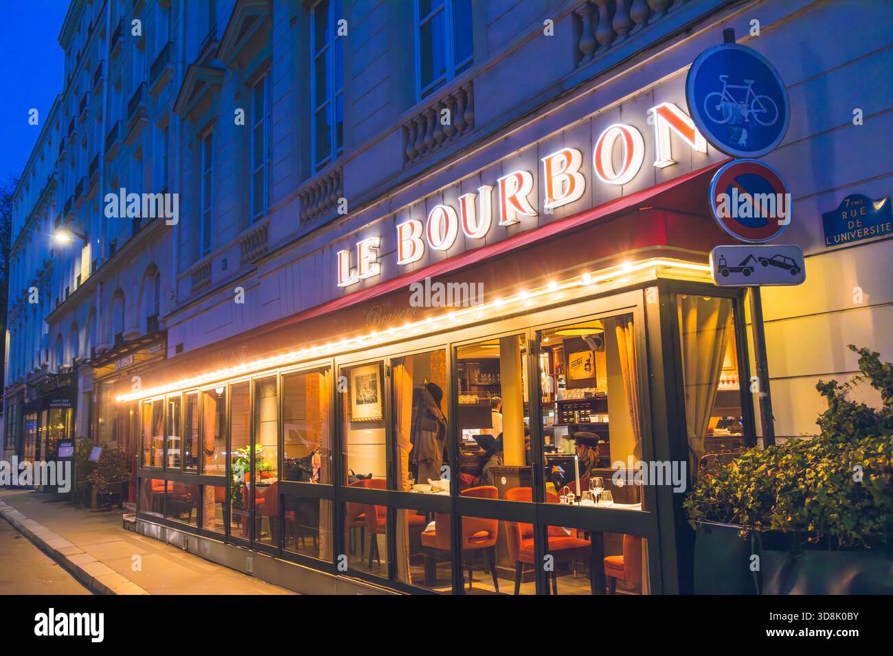 Frankreich, Ile-de-France, Paris, 7. Arrondissement, Place du Palais Bourbon. Brasserie le Bourbon. Stockfoto