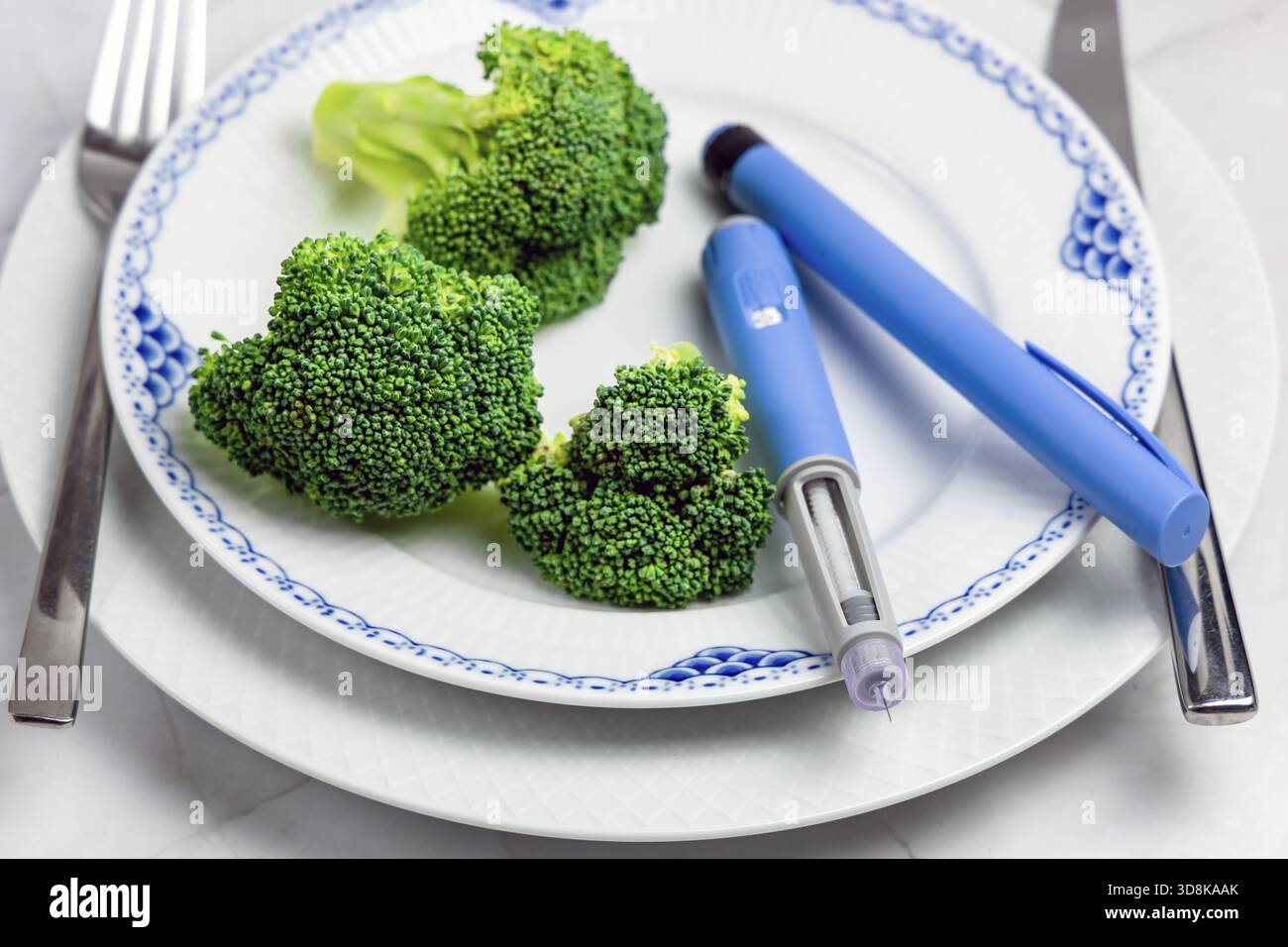 Ozempic Insulininjektions-Pen oder Insulinpatronen-Pen für Diabetiker. Medizinische Geräte für Diabetesvorsteher. Stockfoto