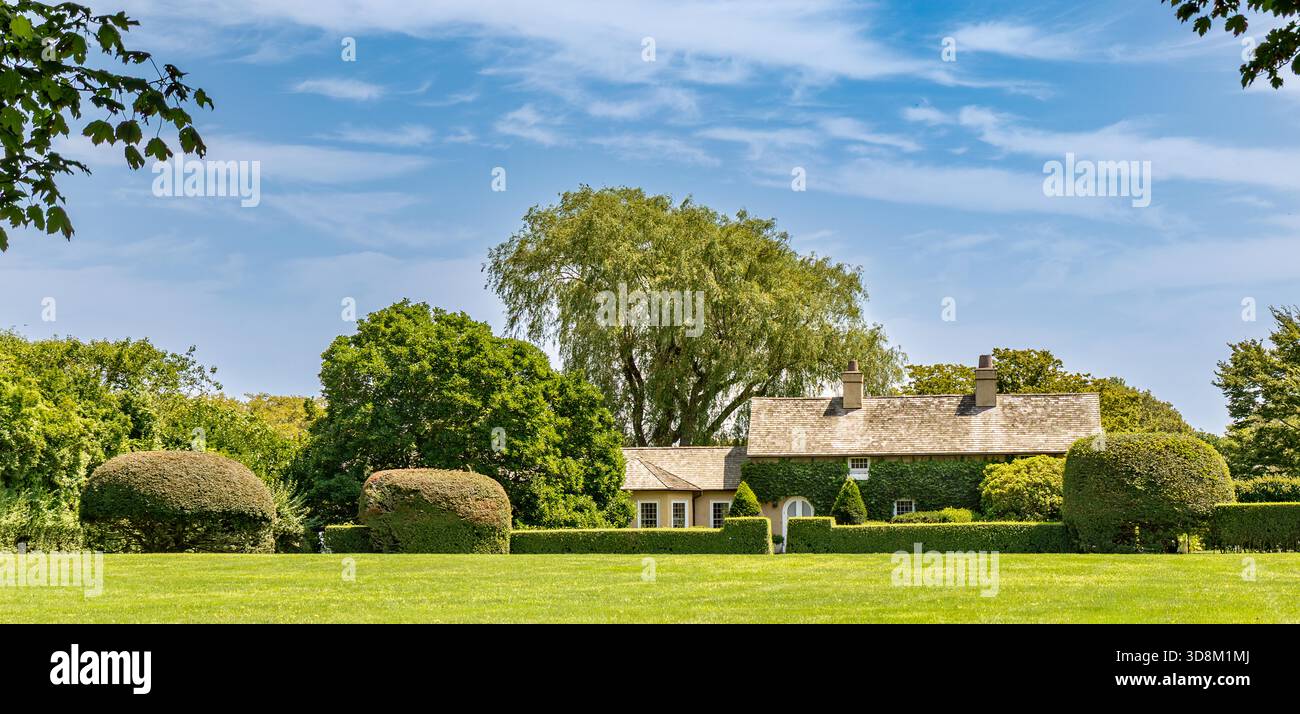 east hampton Anwesen in einer Sommerlandschaft Stockfoto