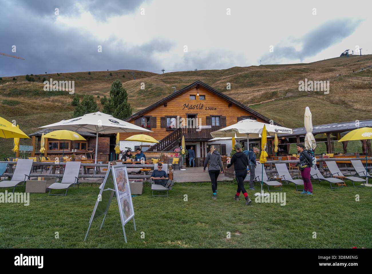 Restaurant in Seceda, Teil des Naturparks Puez-Geisler. Dolomiten... Italien. Stockfoto