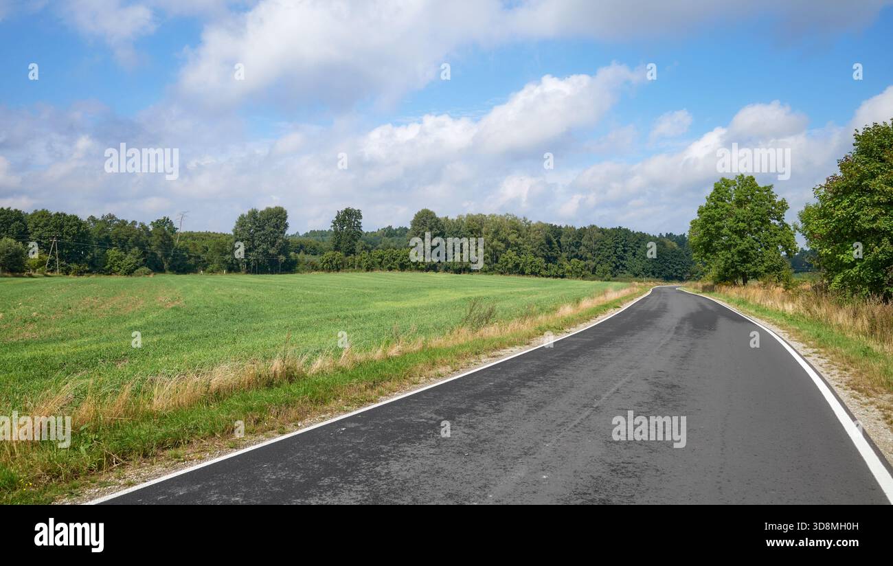 Foto einer Landstraße, Reisekonzept. Stockfoto