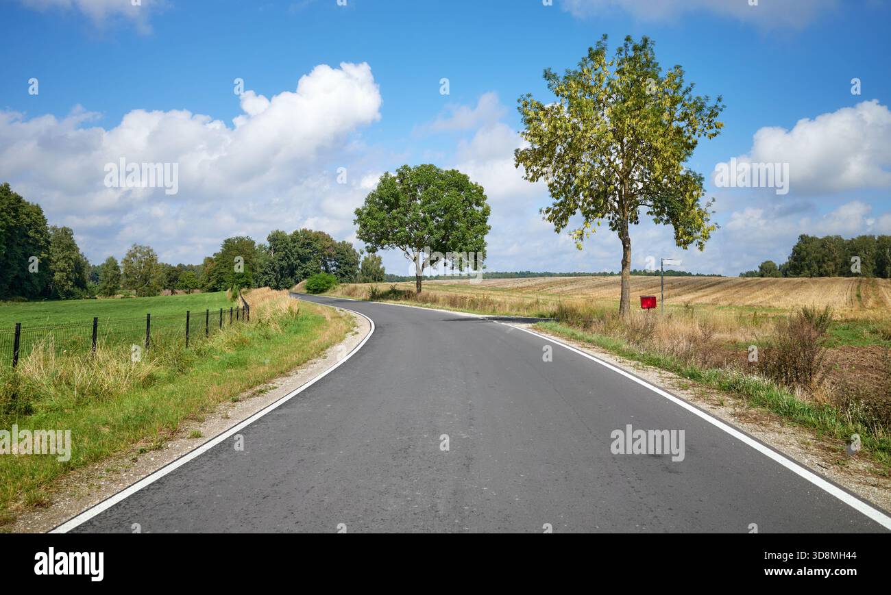 Foto einer Landstraße, Reisekonzept. Stockfoto