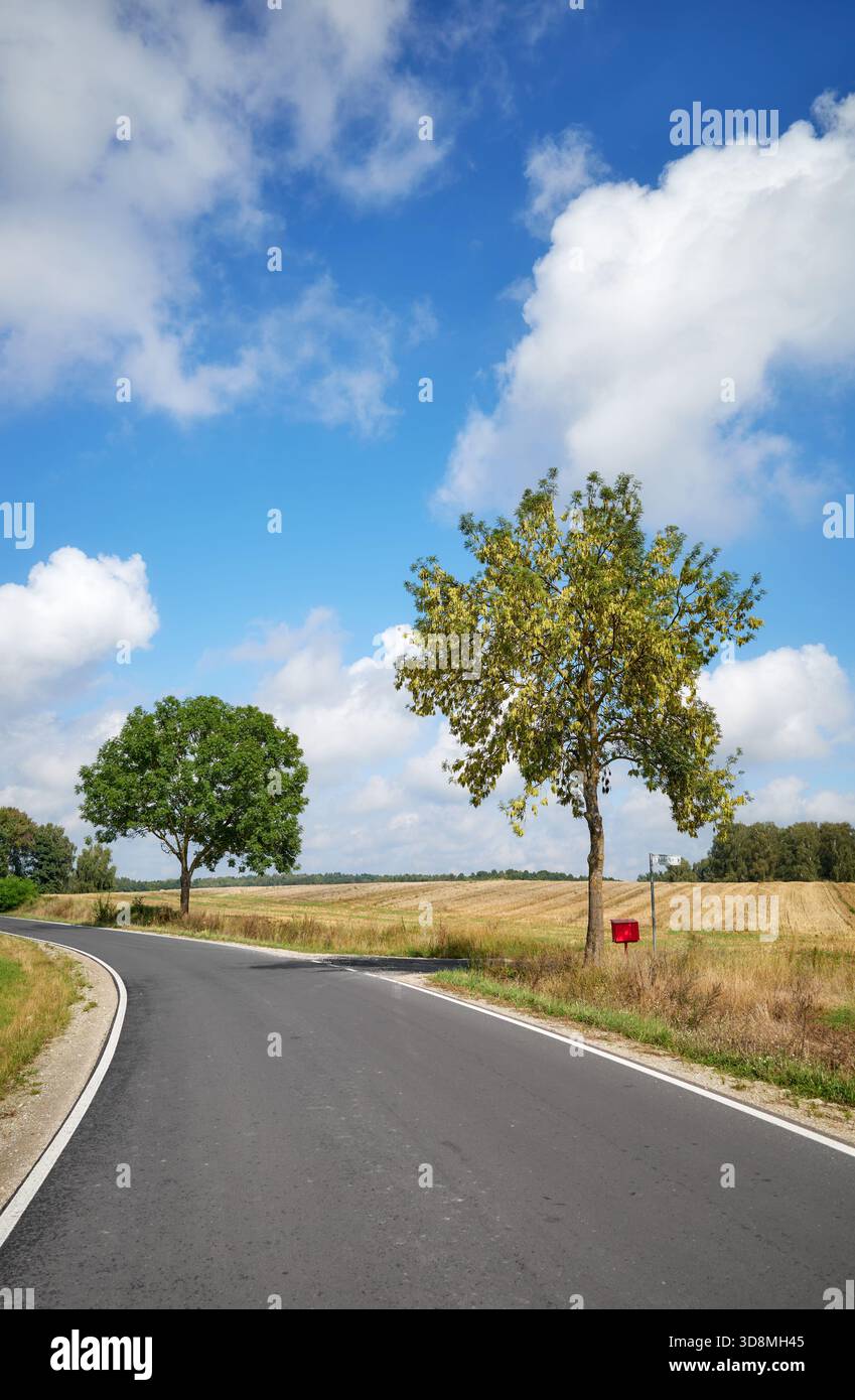 Foto einer Landstraße, Reisekonzept. Stockfoto