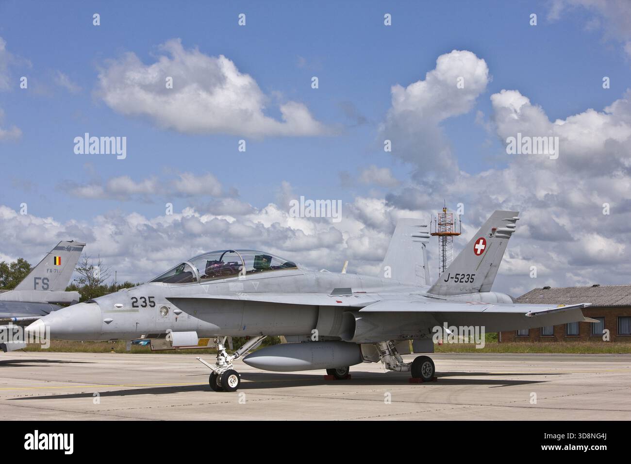 McDonnell Douglas FA-18D Hornet, zweimotoriges Mehrzweckflugzeug, Jagdbomber, Abfangjäger, Schweizer Luftwaffe, Verteidigung, Luftaufnahme Stockfoto