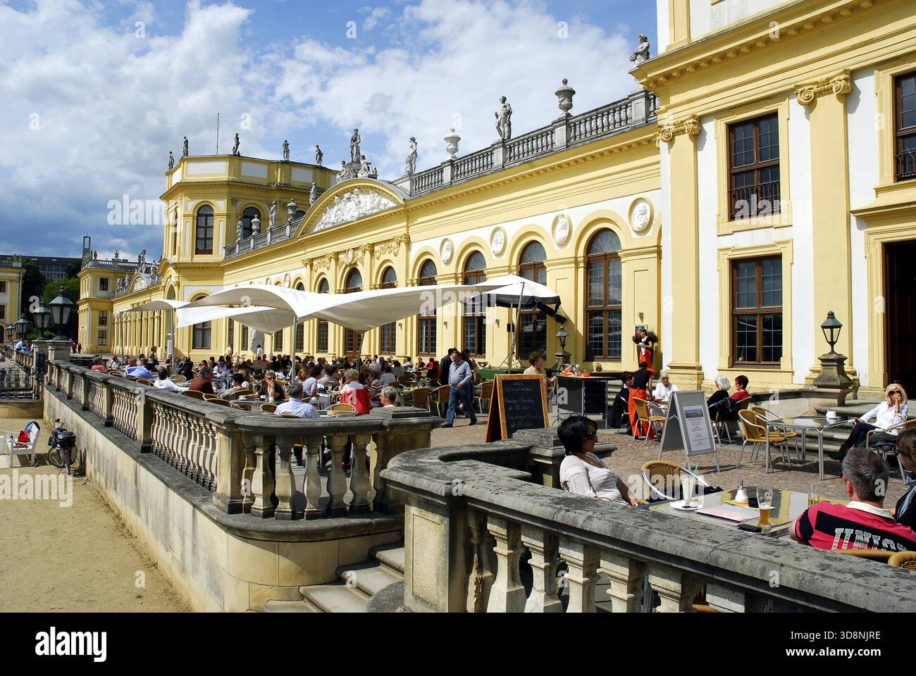 Orangerie, Barockschloss mit Museum und Catering, Bar Cafe Terrasse, Karlsaue, Kassel, Hessen, Deutschland Stockfoto