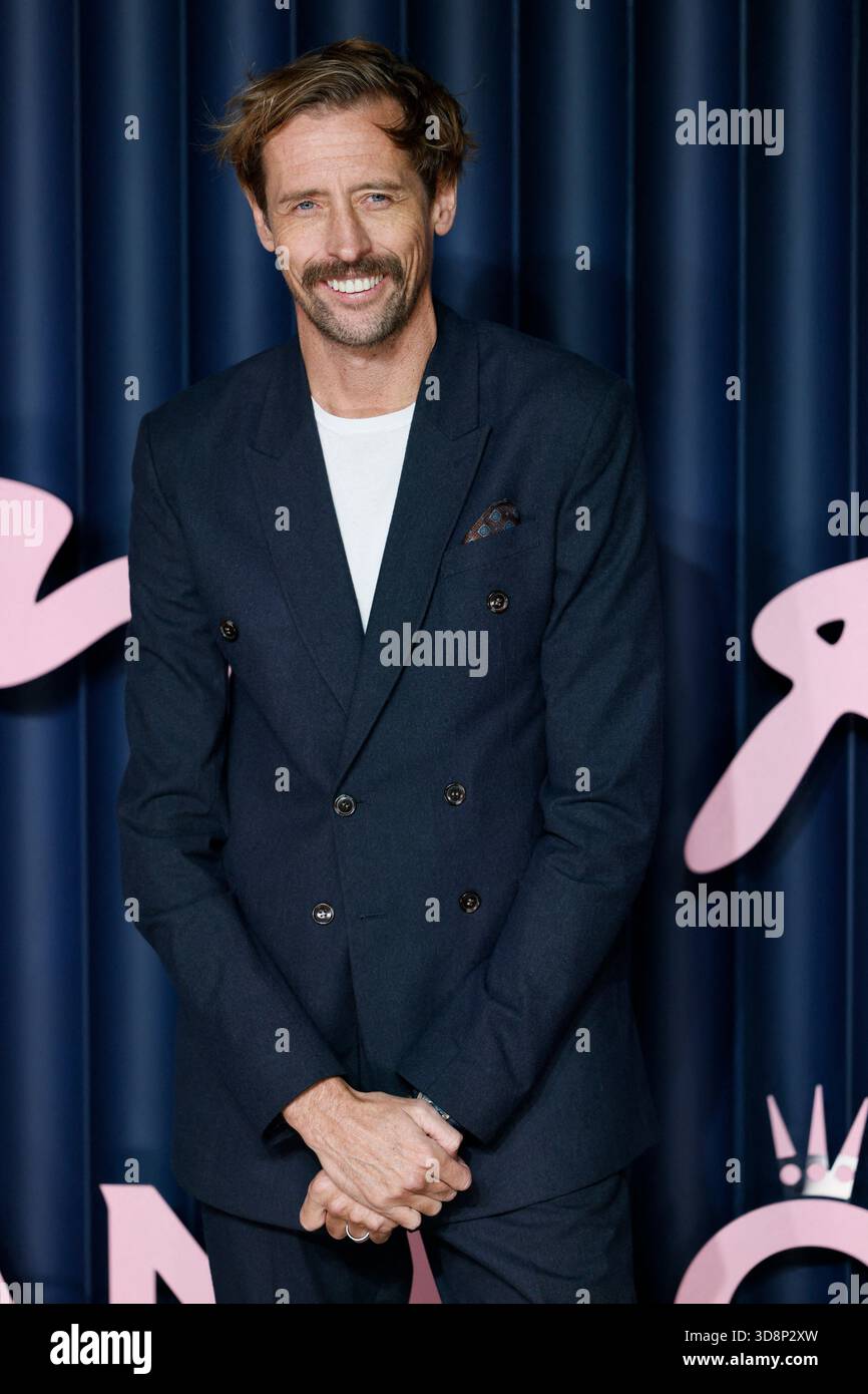 London, Großbritannien. Dezember 2025. LONDON, UK - 01. DEZEMBER: Peter Crouch posiert beim Fotocall der British Fashion Awards, die am 1. Dezember 2025 in London in der Royal Albert Hall stattfanden. Foto Marco Piovanotto/Abacapress.com Credit: Abaca Press/Alamy Live News Credit: Abaca Press/Alamy Live News Stockfoto