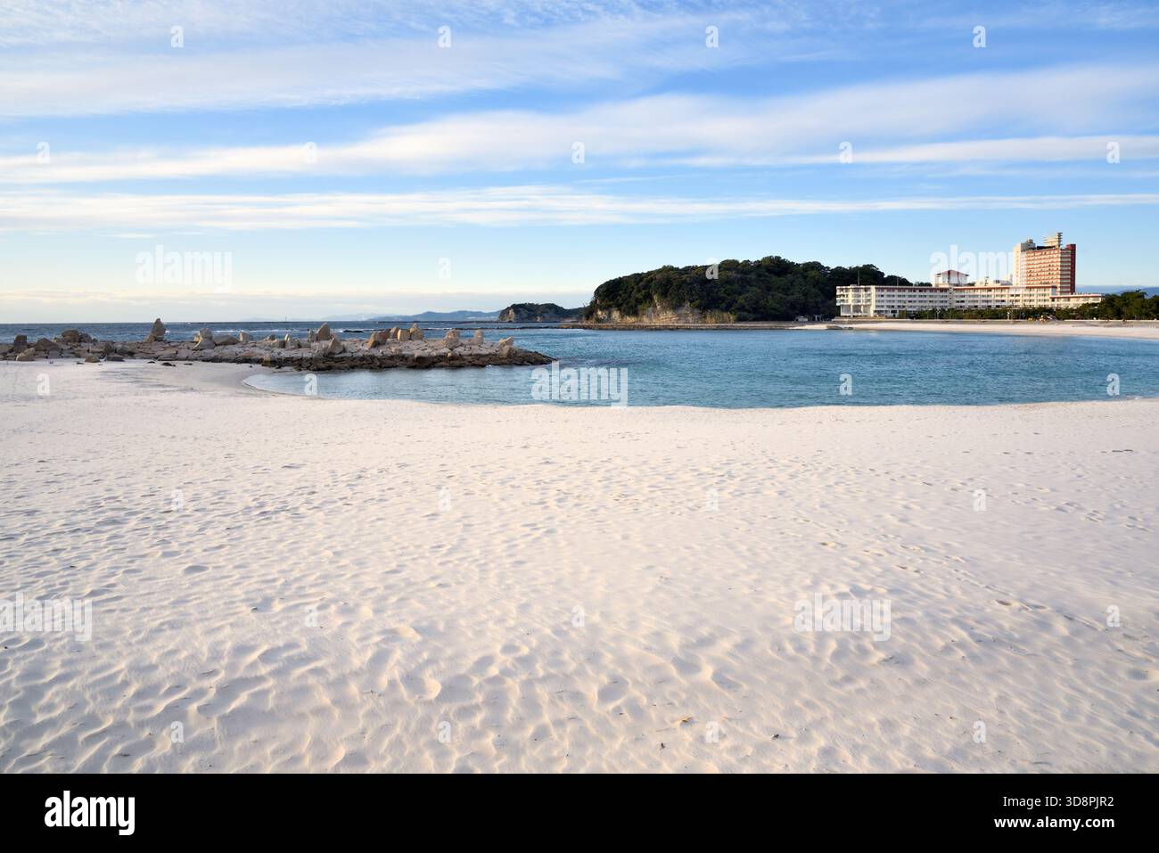 Shirahama Beach beliebter Touristenort mit weißem Sandstrand, Sand importiert aus Perth, Australien, im Bezirk Nishimuro, Präfektur Wakayama in Japan Stockfoto