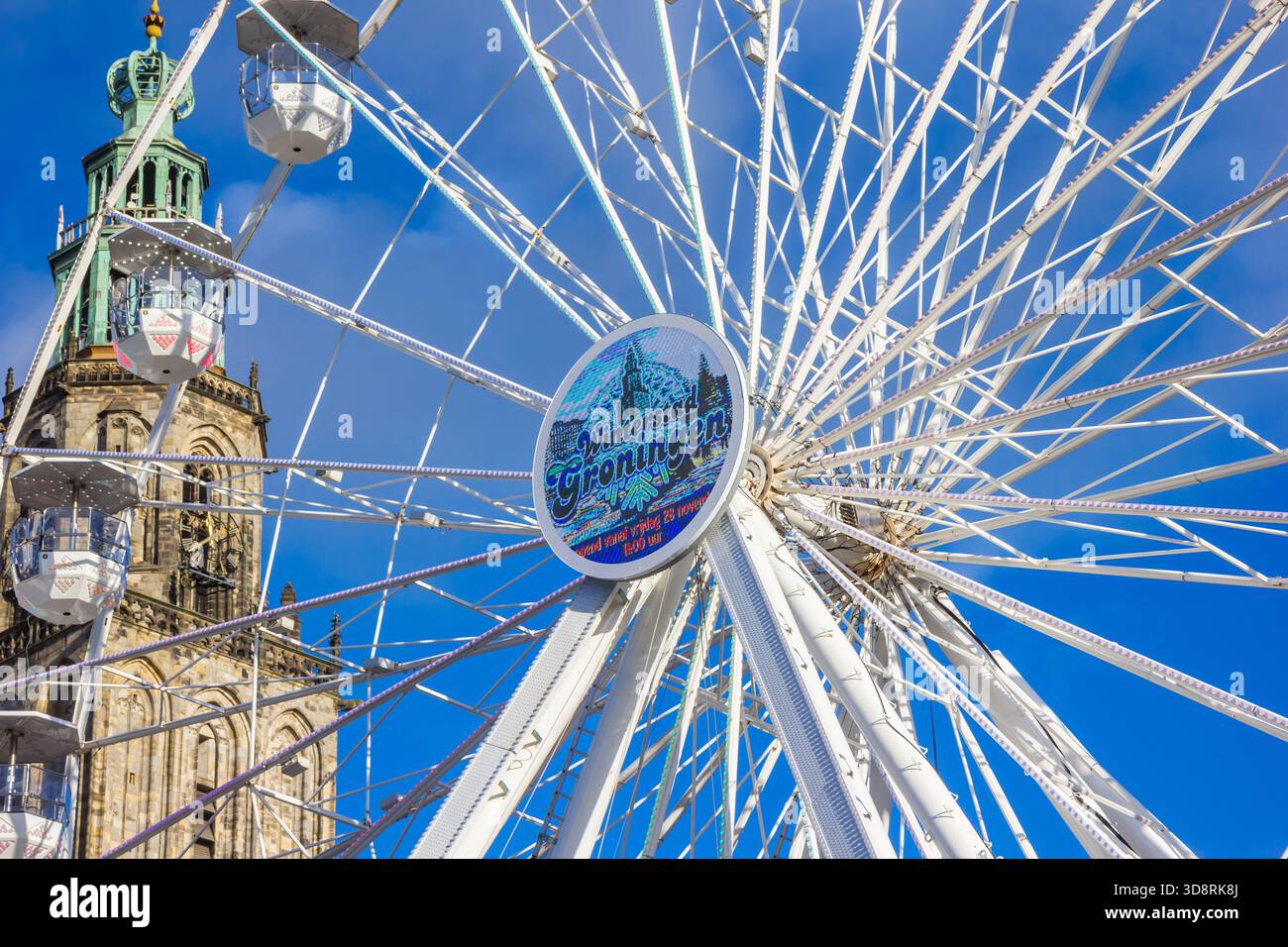 LED-Lichtschild am Riesenrad des weihnachtsmarktes in Groningen, Niederlande Stockfoto