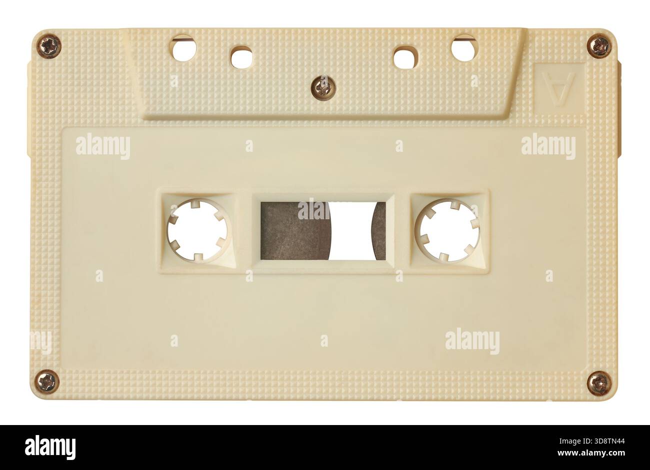 Beigefarbene Audiokassettenkassette, Retro-Musik-Aufnahmemedien isolierter weißer Hintergrund, Vintage-Technologie und Popkultur-Konzept aus den 80er Jahren in Nahaufnahme Stockfoto