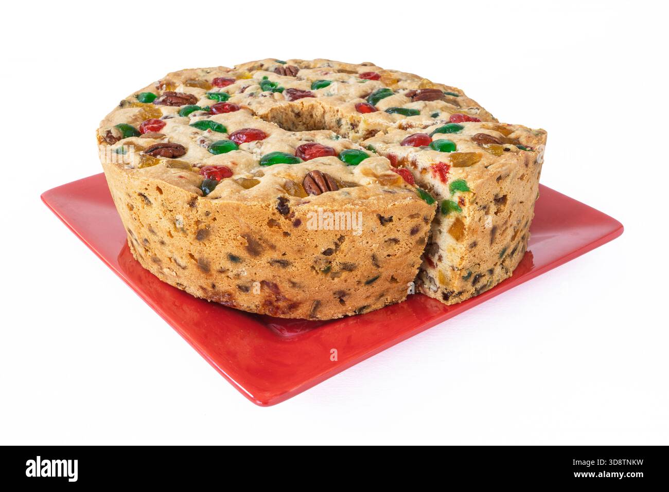 Ein hausgemachter, traditioneller, leichter Obstkuchen auf weißem Hintergrund. Stockfoto