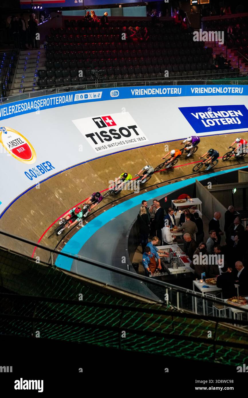 Rotterdam - Ahoy Rotterdam während der WielerZesdaagse Rotterdam am 2. Dezember 2025 in Rotterdam, Niederlande. (Parallaxenbilder/Nick Koole) Stockfoto