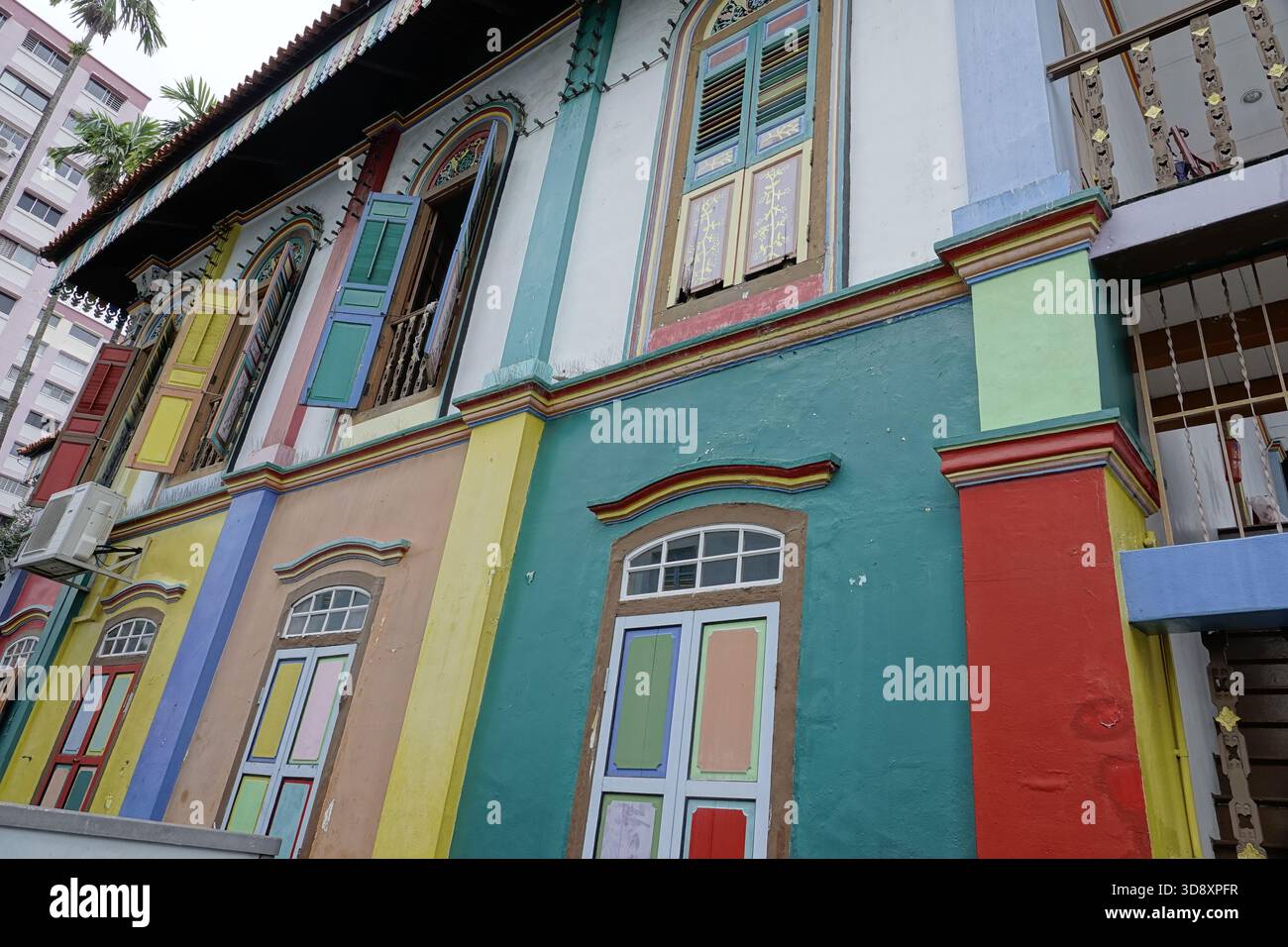 Little India, Singapur 9. September, 2025 farbenfrohe Häuser an der Kerabau Road in Little India, Singapur Stockfoto