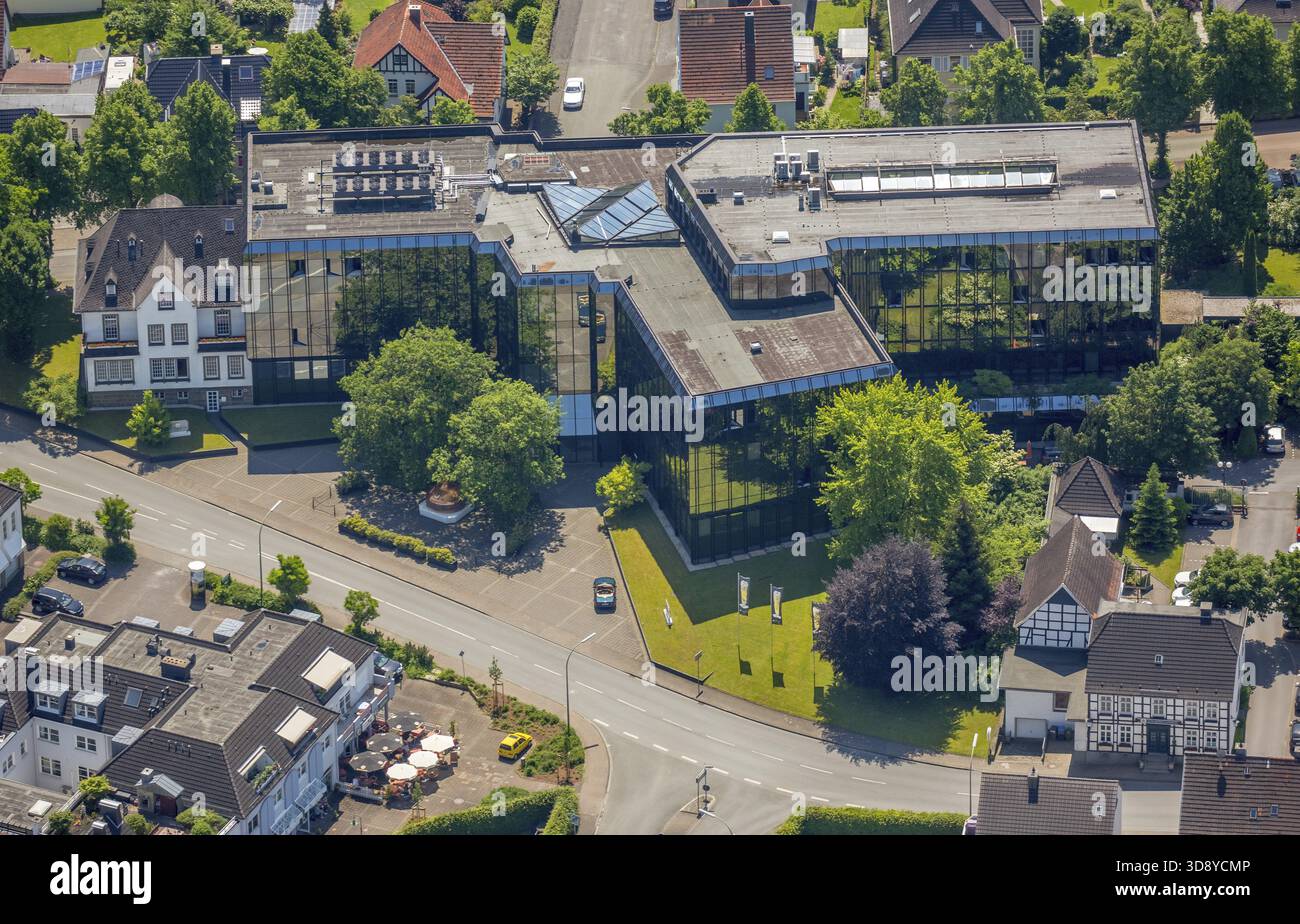 Sudkessel, Warsteiner Distirbutions Beteiligungsgesellschaft mbH, Warstein, Sauerland, Nordrhein-Westfalen, Deutschland, DE, Europa, Vogelperspektive Stockfoto