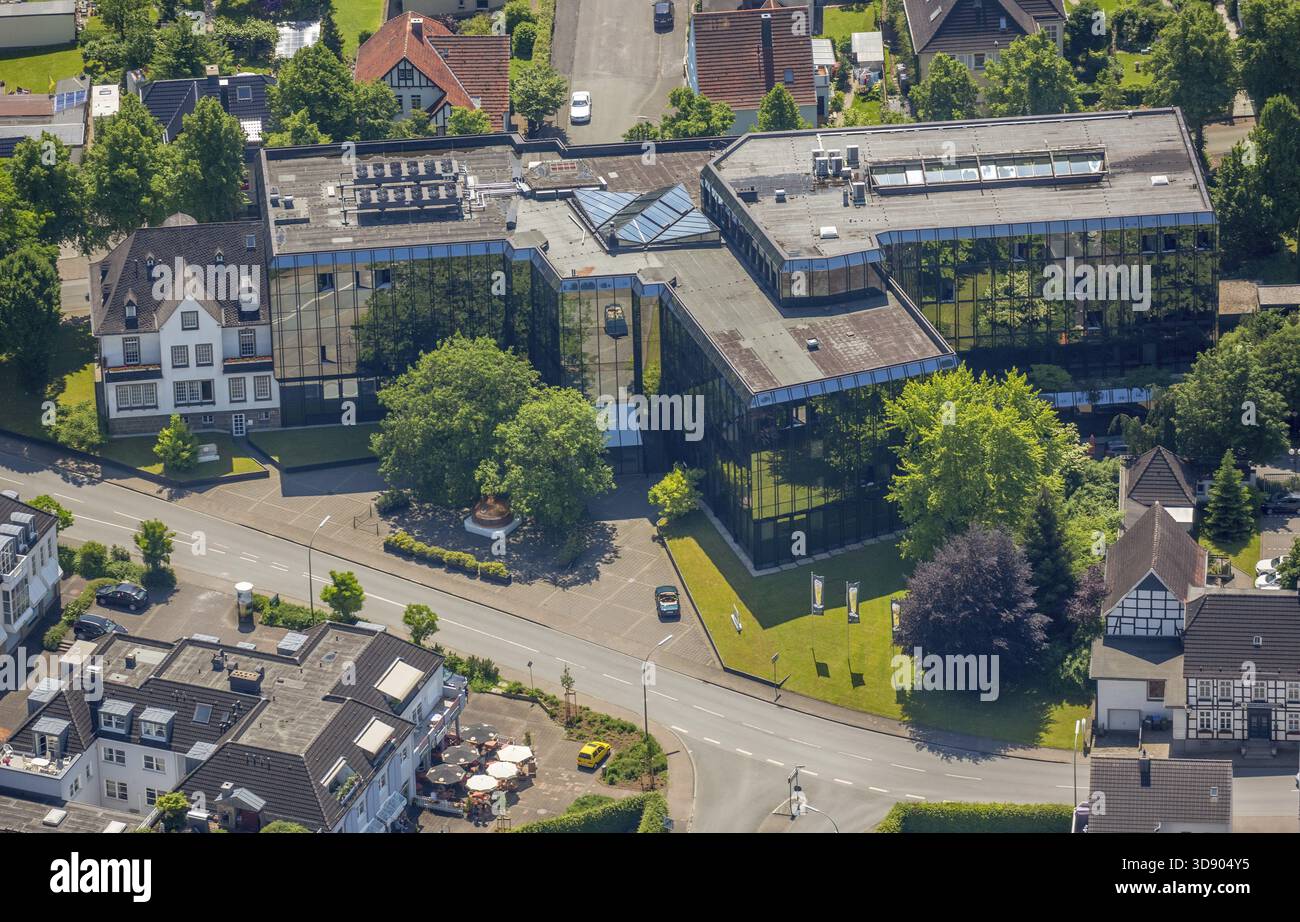 Sudkessel, Warsteiner Distirbutions Beteiligungsgesellschaft mbH, Warstein, Sauerland, Nordrhein-Westfalen, Deutschland, DE, Europa, Vogelperspektive Stockfoto