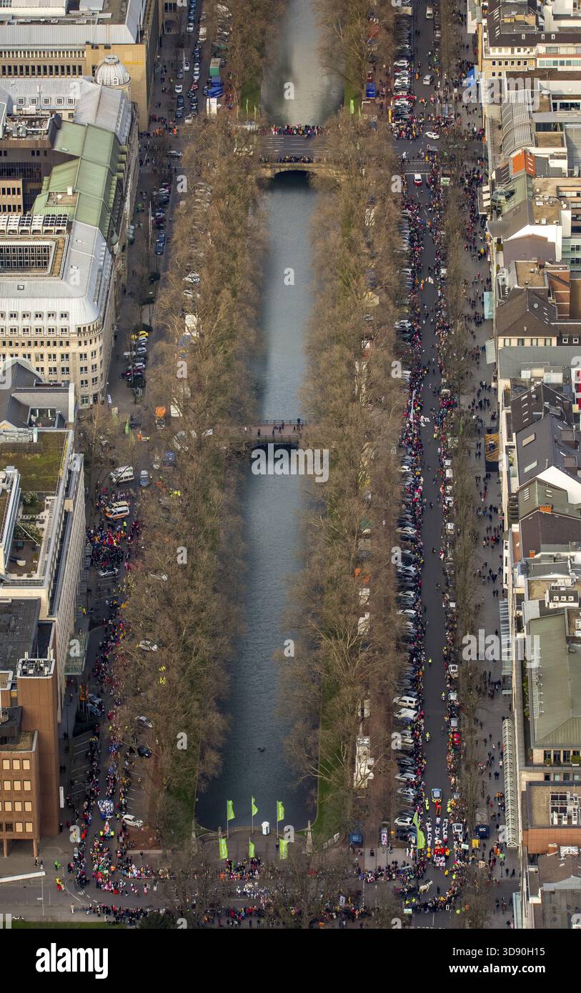 Kinderkarneval 2016 auf der Koe am Samstag, 6. Februar 2016, Karneval, Parade, auf Königsallee, Düsseldorf, Rheinland, Nordrhein-Westfalen, Stockfoto