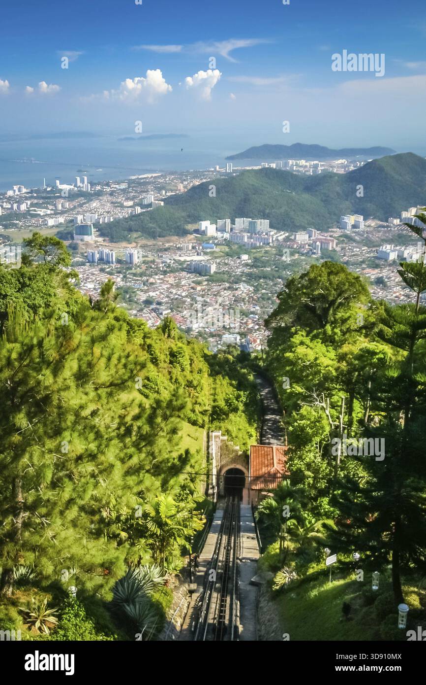 Berühmte Funnicular hinauf Pennang Hill in Malaysia mit spektakulärem Blick von oben Stockfoto