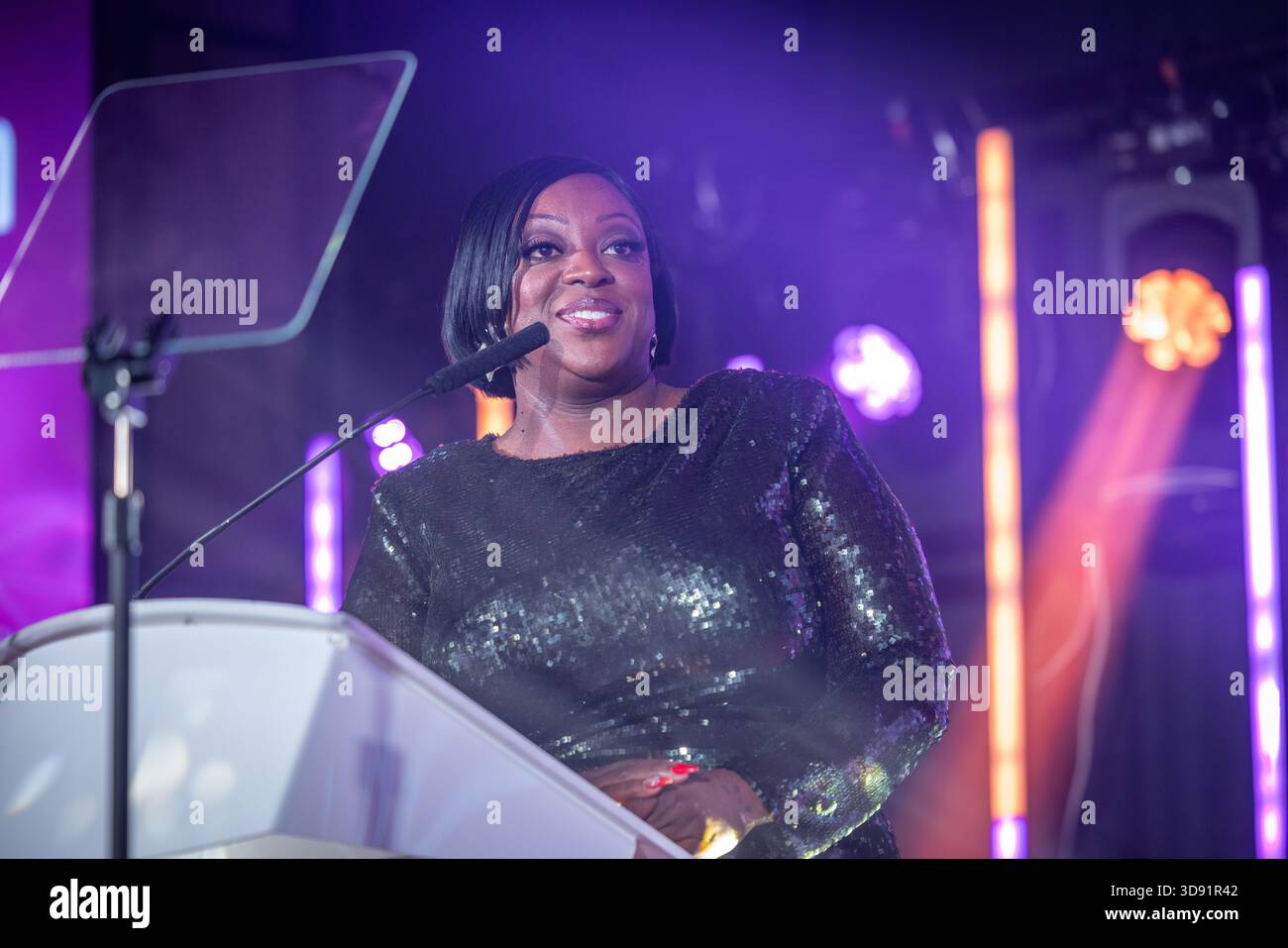 Der britische Comedian und Fernsehmoderator Judi Love wurde im Rahmen der MBCC Awards 2025 im Hilton Metropole Hotel in Birmingham, Großbritannien, abgebildet. Stockfoto